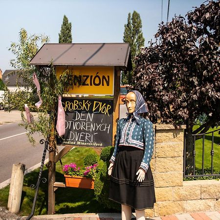Penzión Grobský Dvor Slovensky Grob Exterior foto