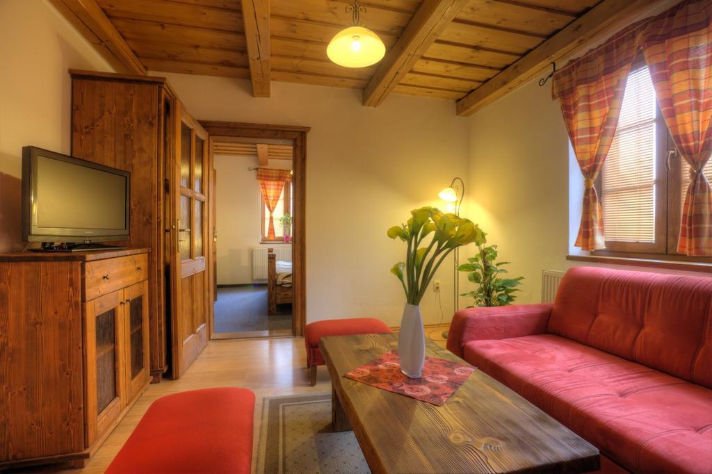 Penzión Grobský Dvor Slovensky Grob Quarto foto