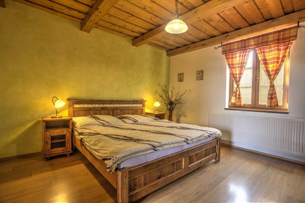 Penzión Grobský Dvor Slovensky Grob Quarto foto